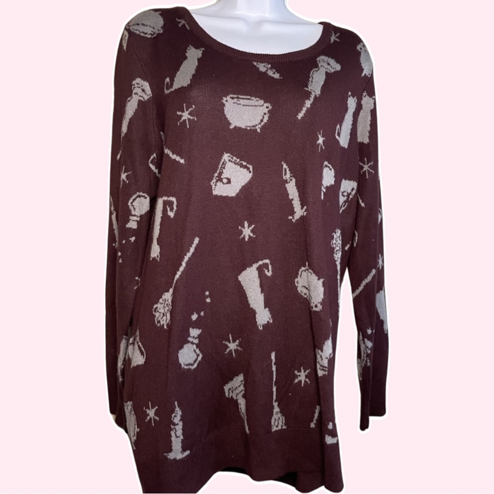 Disney x Hocus Pocus x  Torrid burgundy and grey sweater